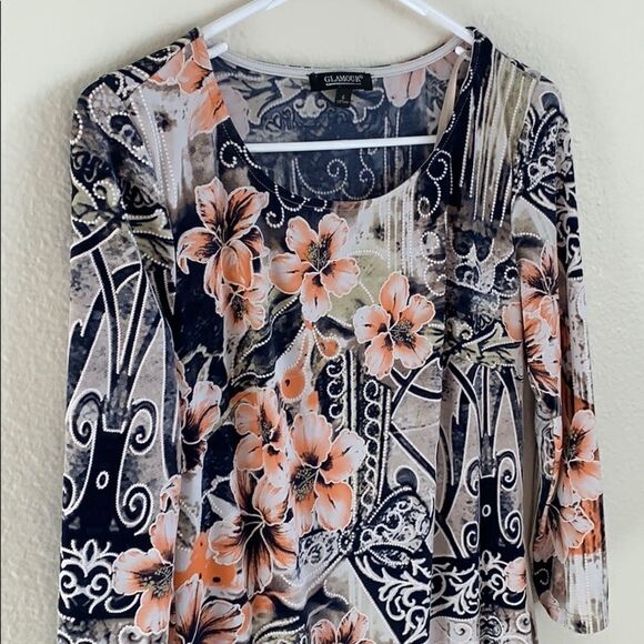 Beautiful patterned dress  - Picture 4 of 7